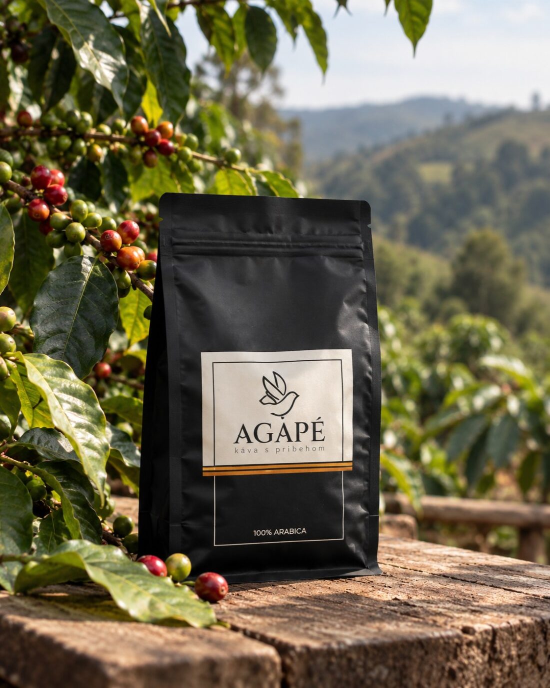 Agapé káva – produktová fotka Balíček kávy Agapé – 100% arabica, káva s příběhem, na kávové plantáži