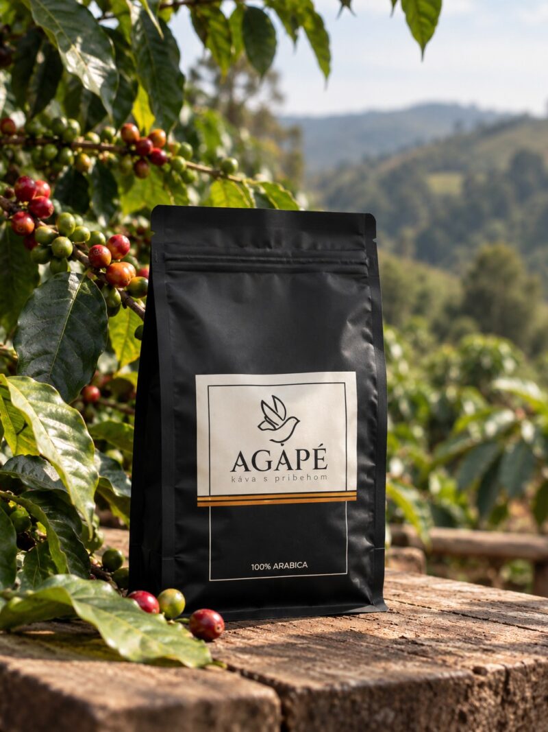 Agapé káva – produktová fotka Balíček kávy Agapé – 100% arabica, káva s příběhem, na kávové plantáži